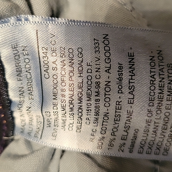 Signature by Levi Strauss & Co. Gold Label Women's Mid-Rise Slim Fit Capris - Picture 14 of 14